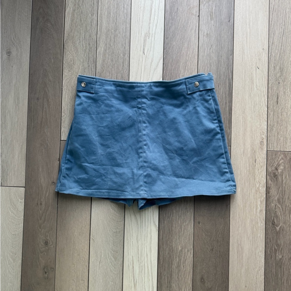 Zara Women's Blue Skort With Zipper And Buttom Detailing.